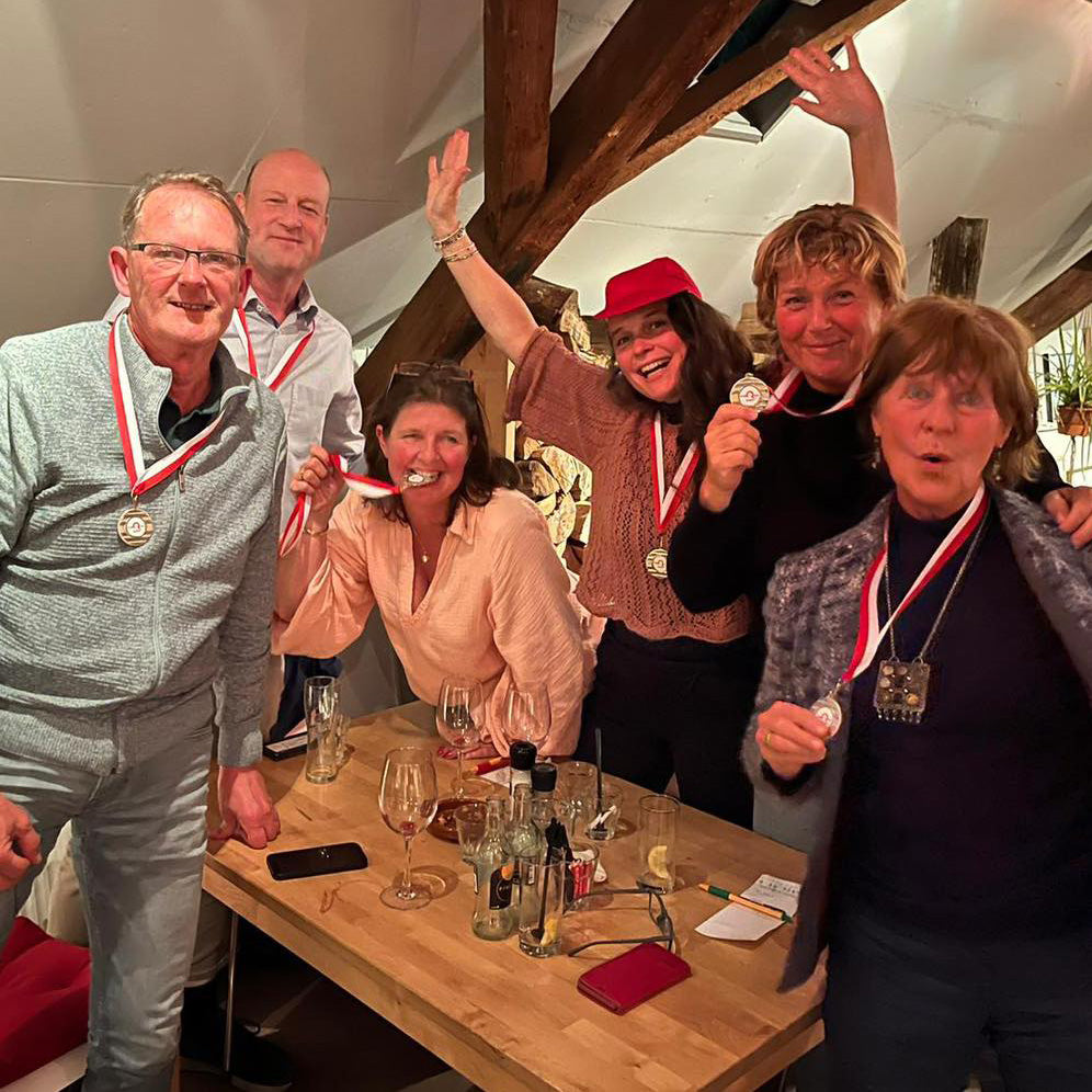 Deelnemers aan een pubquiz